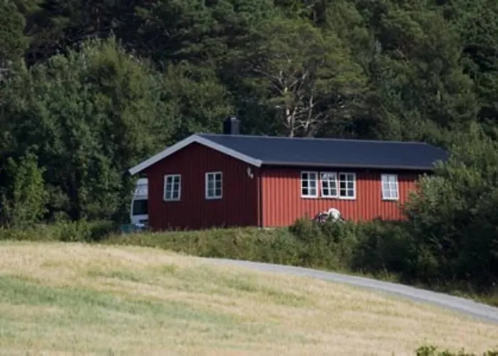 Feriehus Strandstua Solbakken *